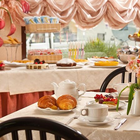 Hotel Villa Luigia Римини Екстериор снимка